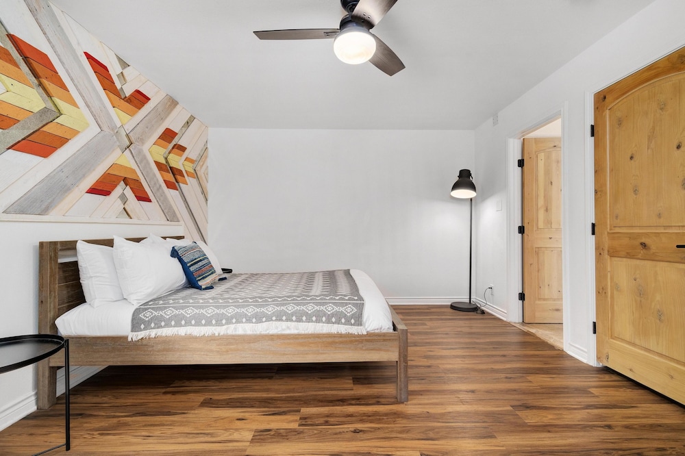 lucky arrow retreat dripping springs