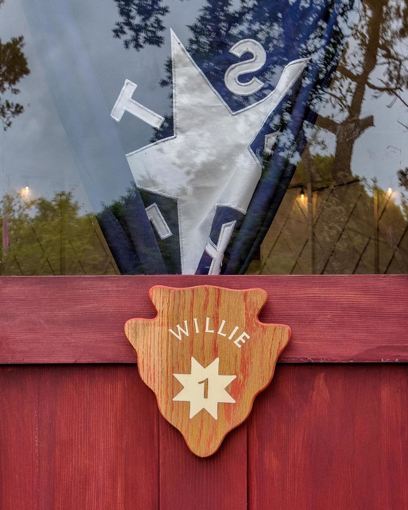 lucky arrow retreat dripping springs