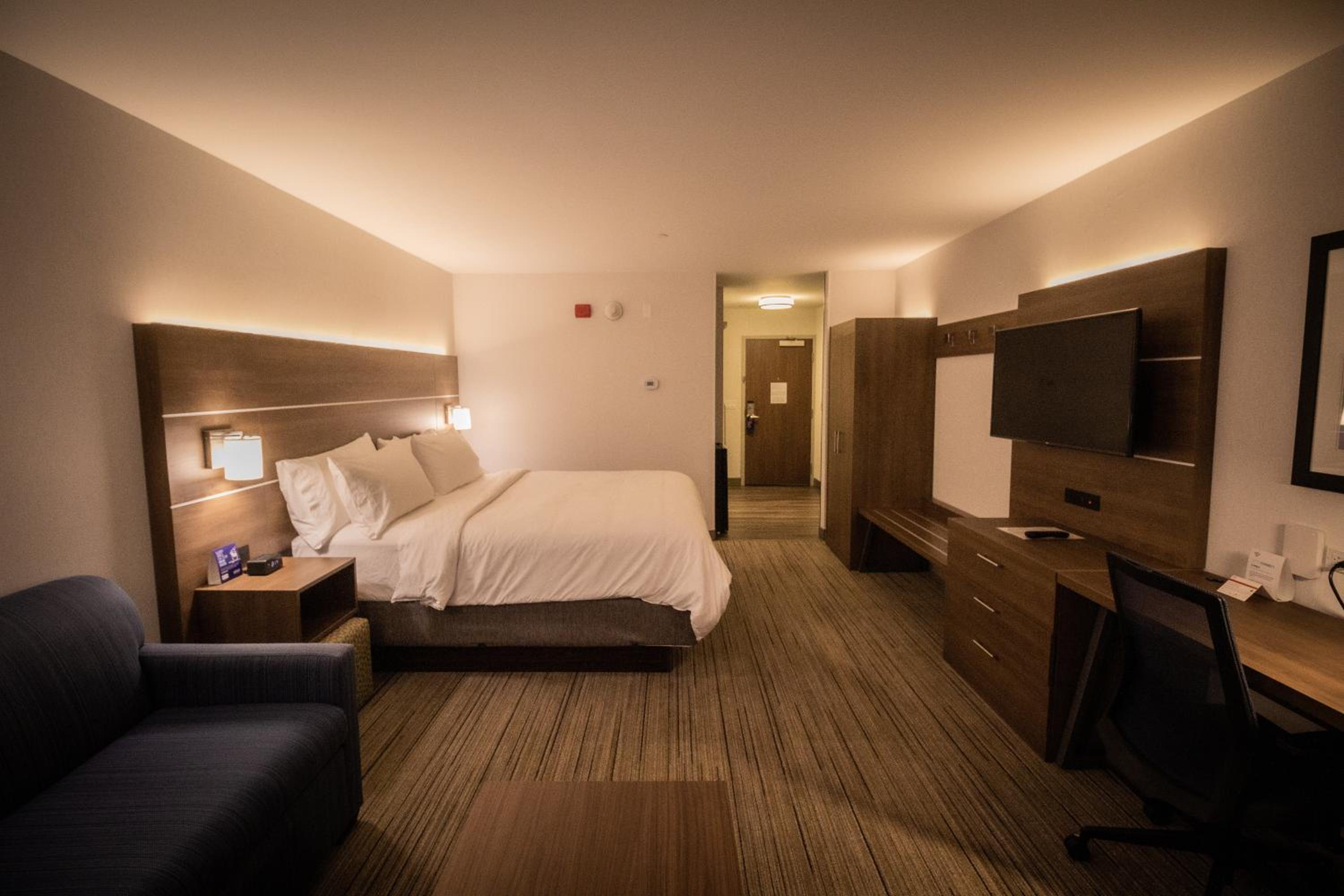 holiday inn express and suites boston south randolph