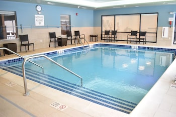 Holiday Inn Express & Suites Boston South-Randolph,Canton>>Boston,2.5 star