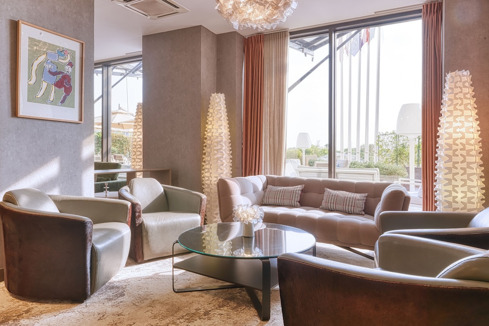 adam hotel suites