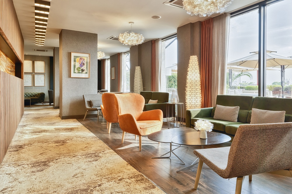adam hotel suites