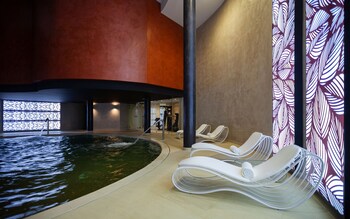 adam hotel suites