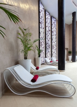 adam hotel suites