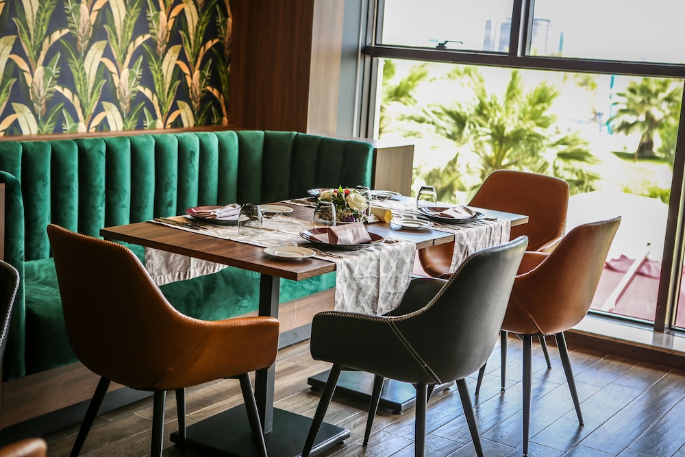 adam hotel suites