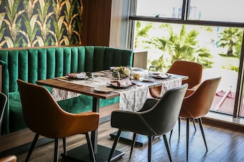 adam hotel suites