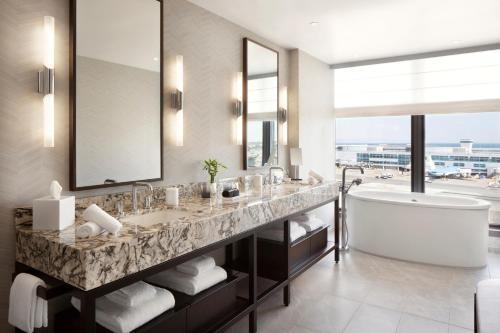 grand hyatt at sfo