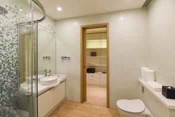 the clouds apartment