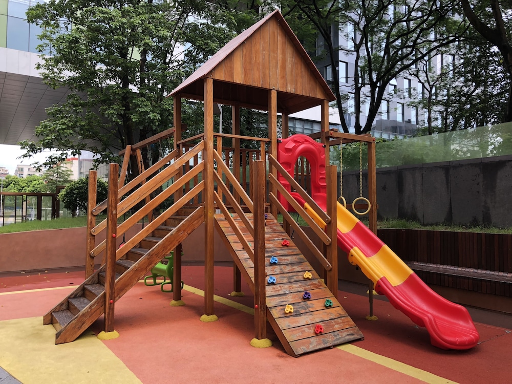 the clouds apartment