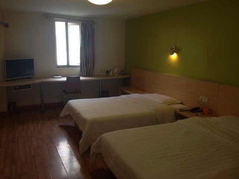 7days inn dalian wafangdian railway station