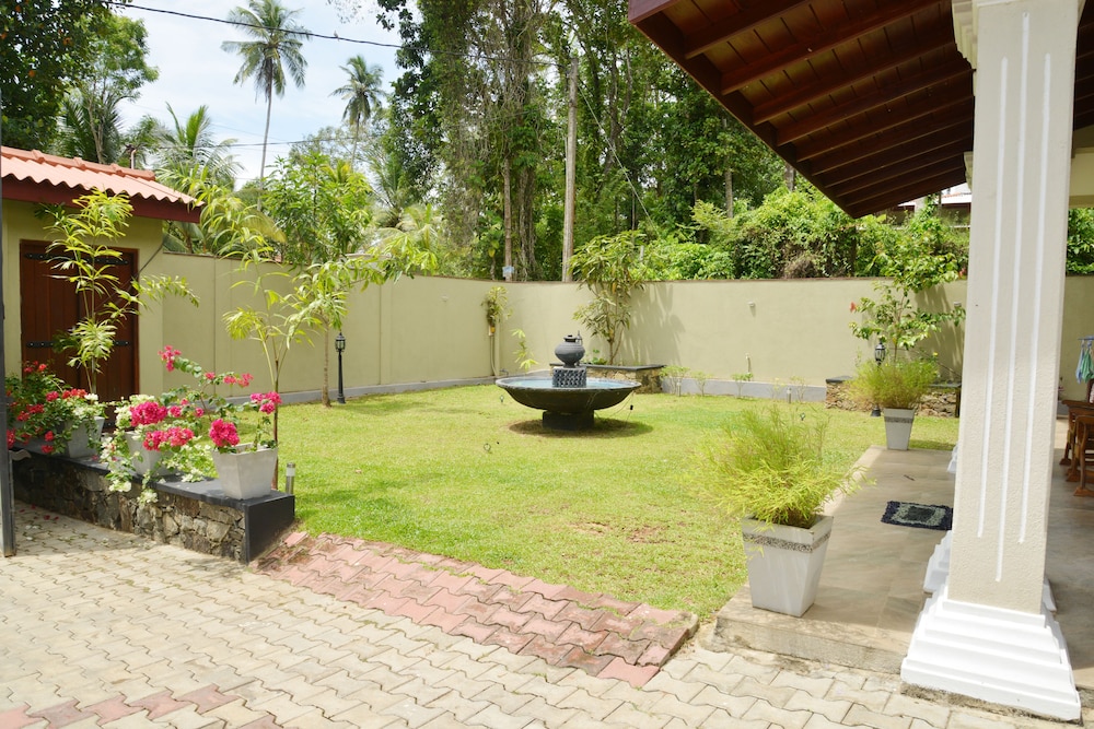 villa river paradise