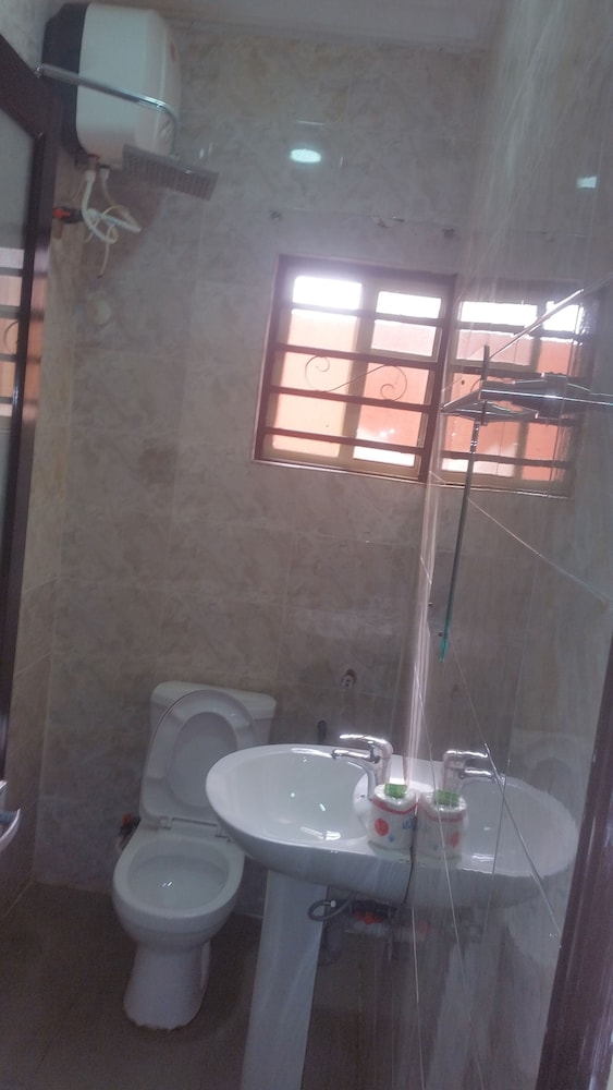 allan keri hotel and suites