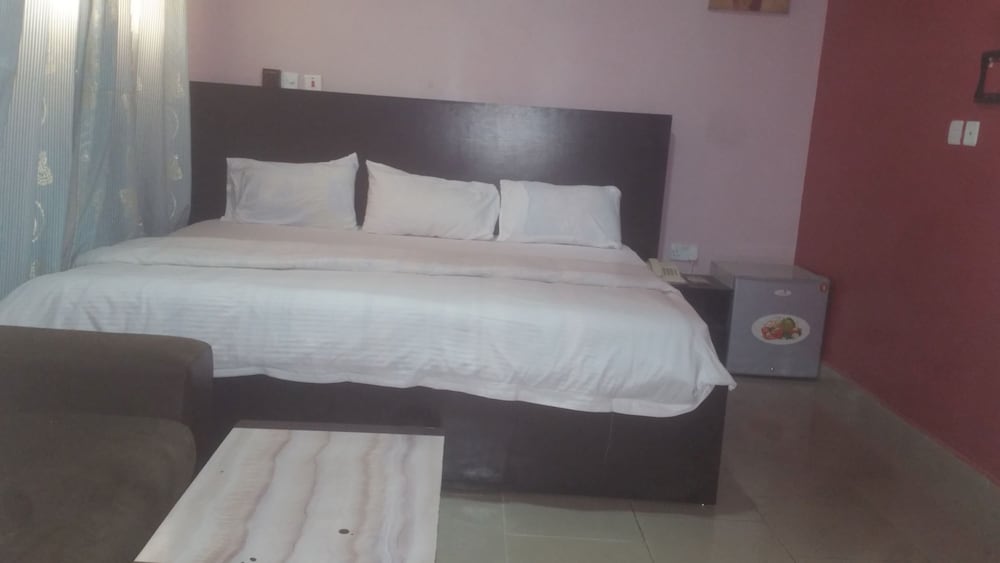 allan keri hotel and suites