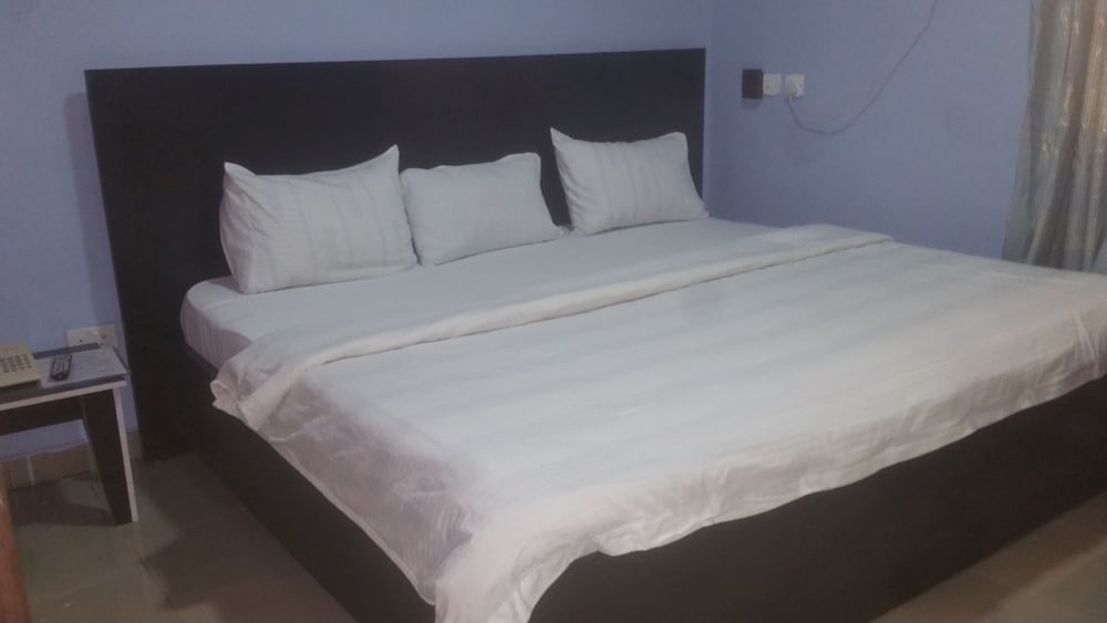 allan keri hotel and suites