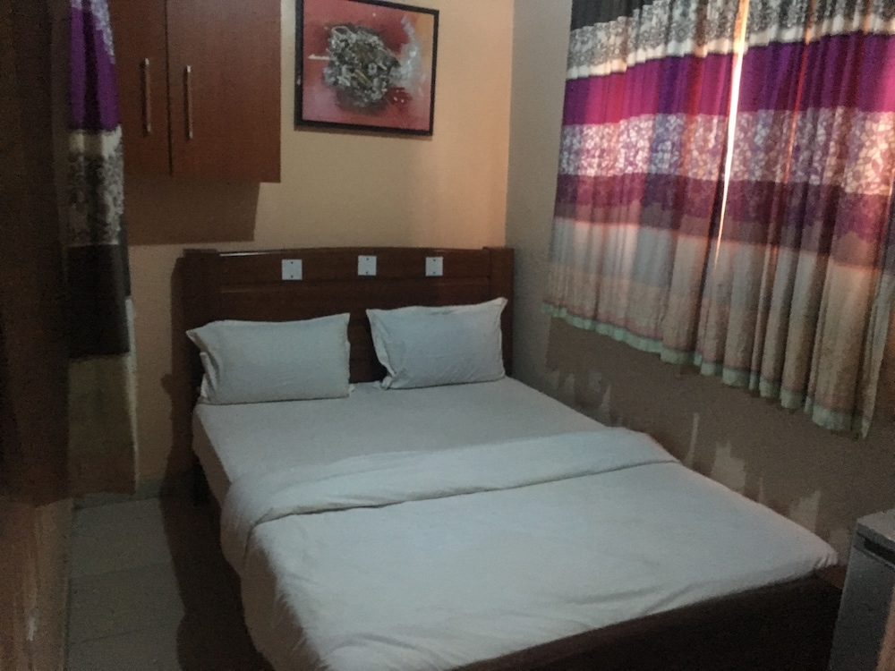 allan keri hotel and suites