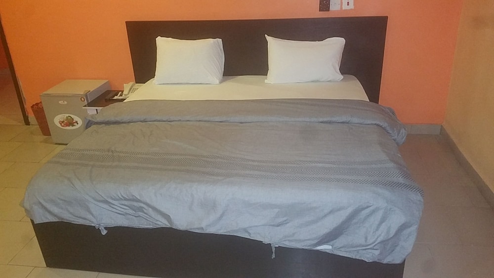 allan keri hotel and suites