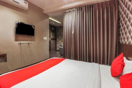 Oyo 26991 Stanza Luxurios Stay,Above Syndicate Bank Main Road,2 star