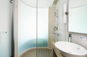 holiday inn express macau city centre an ihg hotel