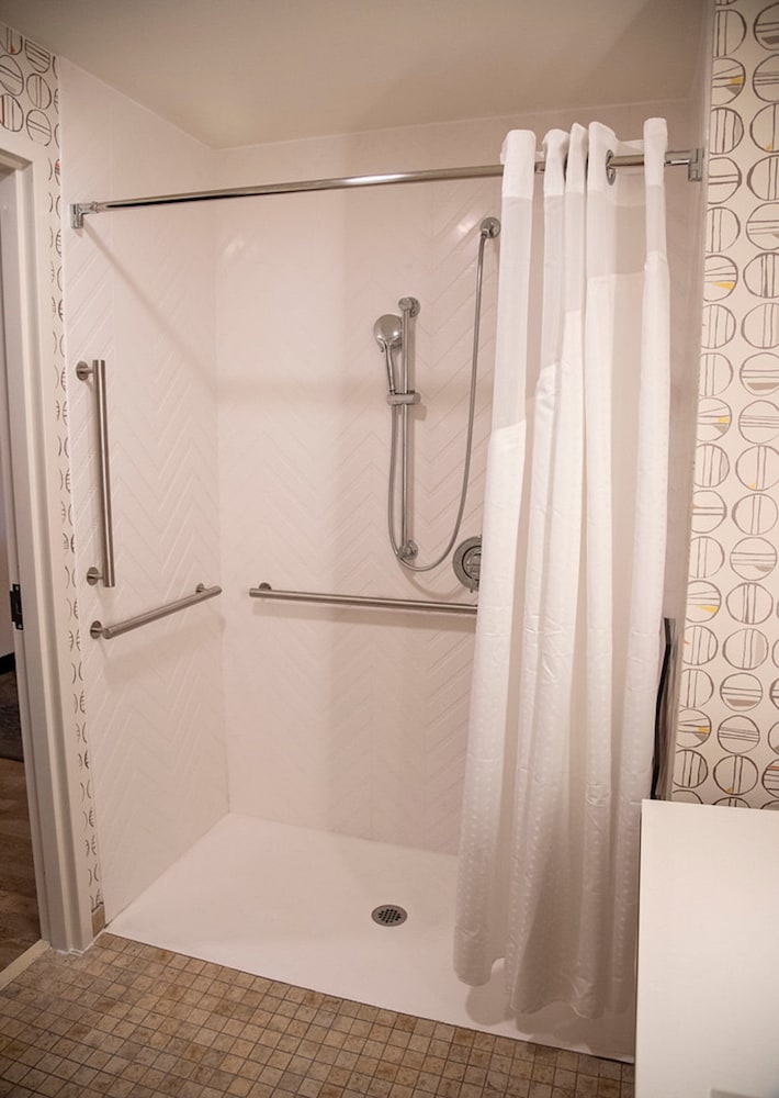 holiday inn and suites savannah airport pooler