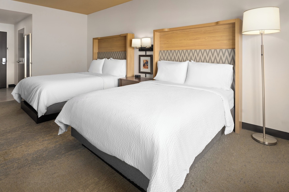 holiday inn and suites savannah airport pooler