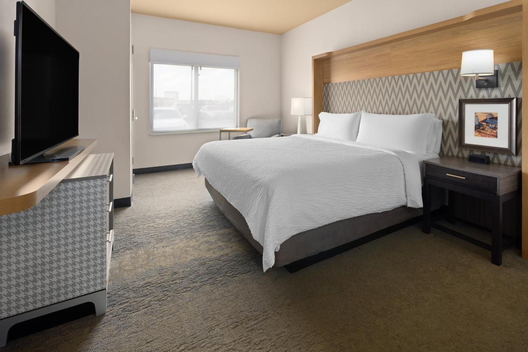 holiday inn and suites savannah airport pooler