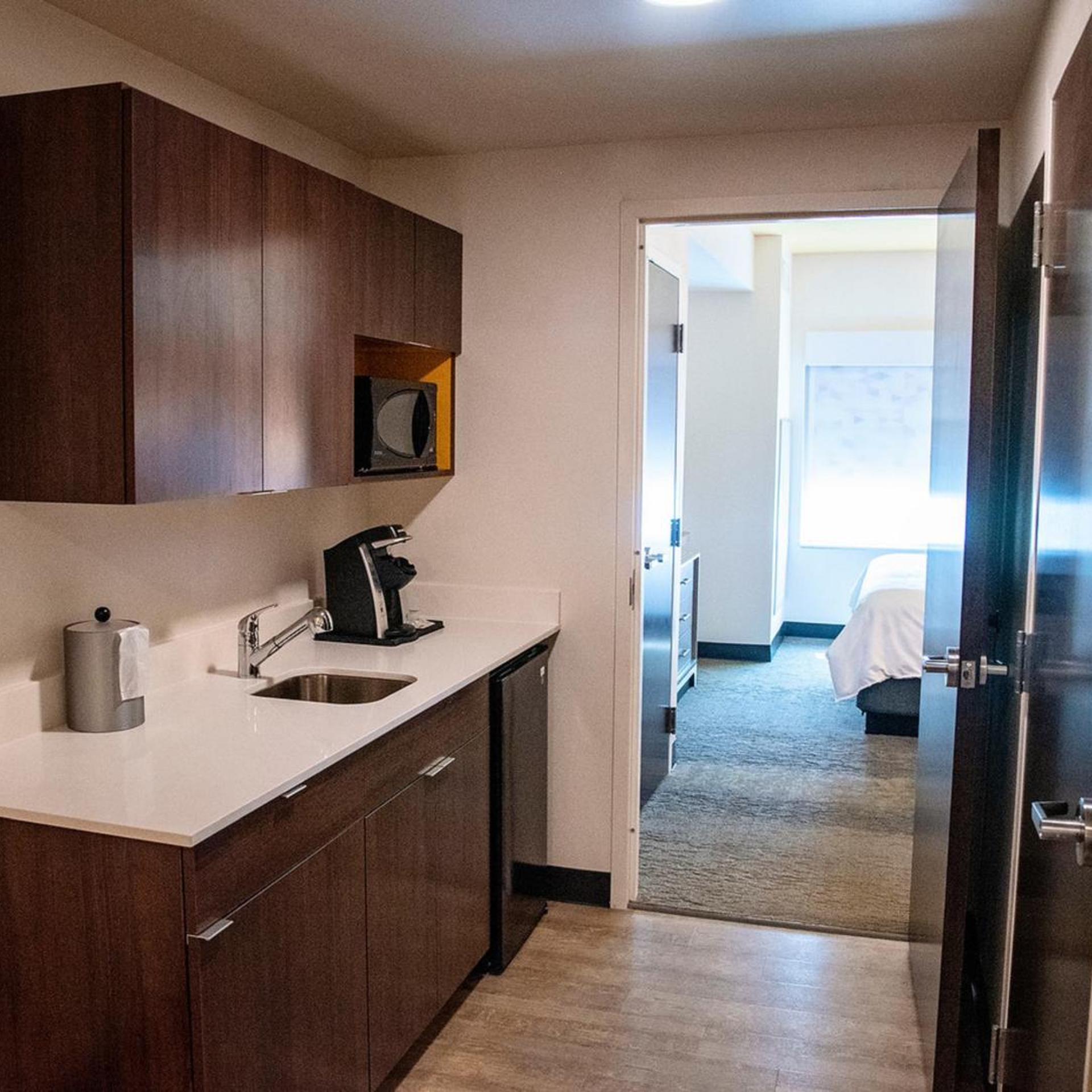 holiday inn and suites savannah airport pooler