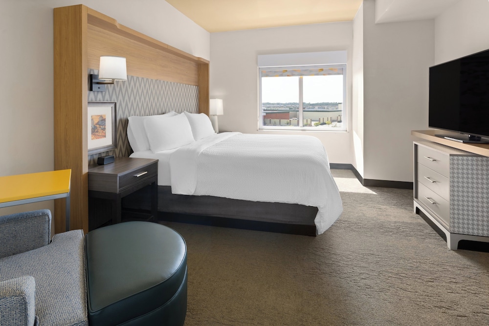 holiday inn and suites savannah airport pooler
