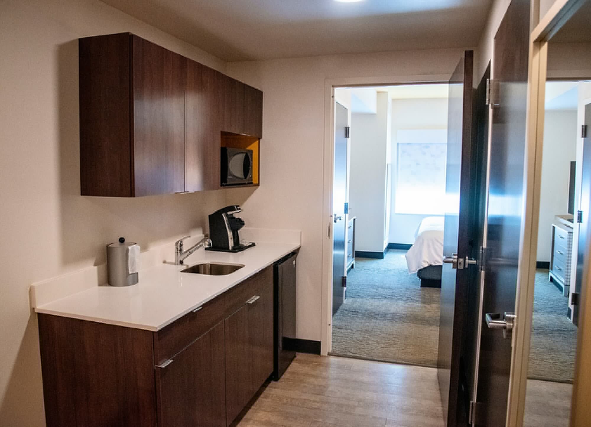 holiday inn and suites savannah airport pooler