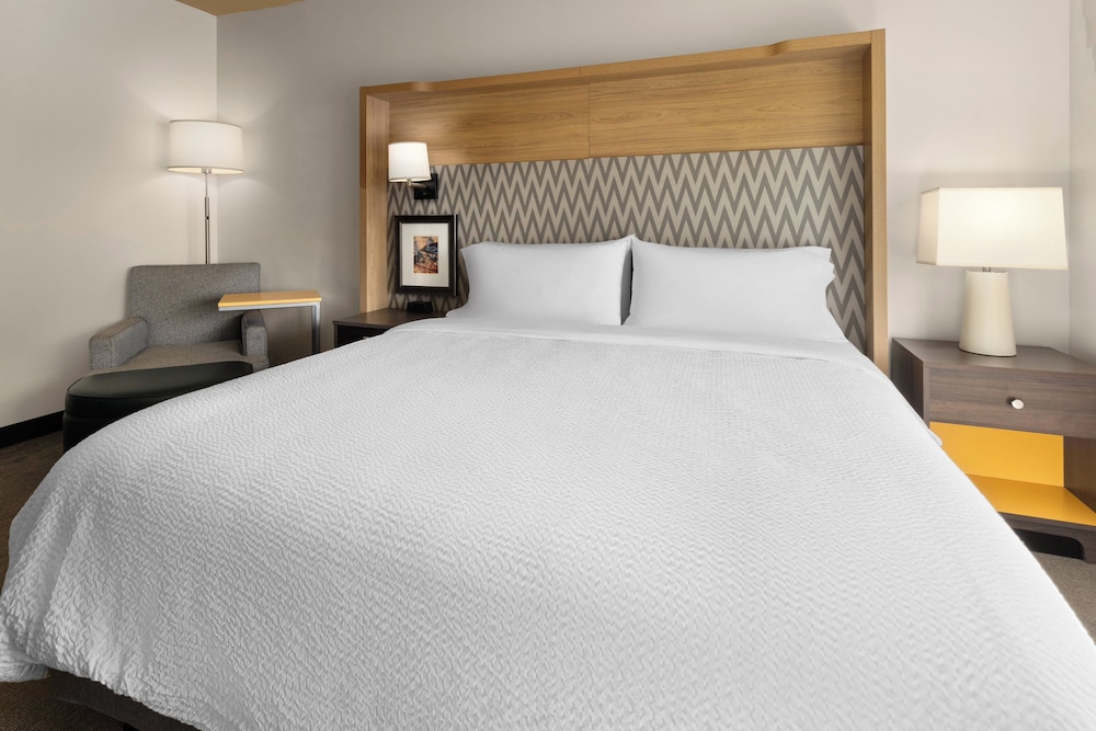 holiday inn and suites savannah airport pooler