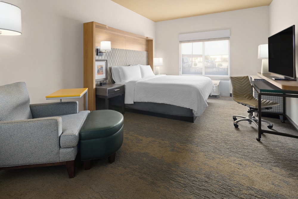 holiday inn and suites savannah airport pooler