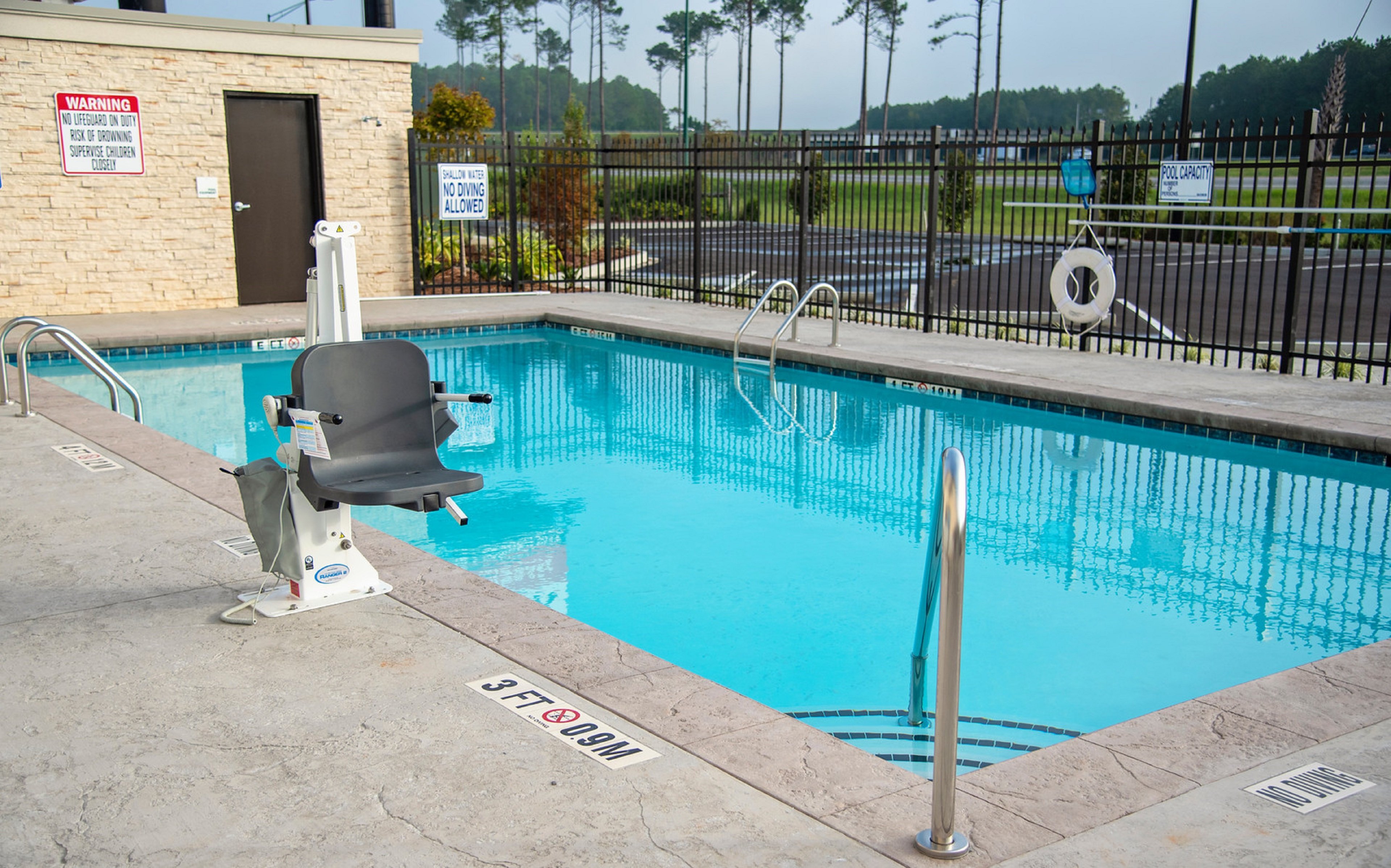holiday inn and suites savannah airport pooler