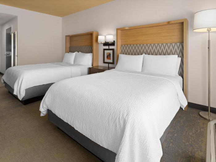 holiday inn and suites savannah airport pooler