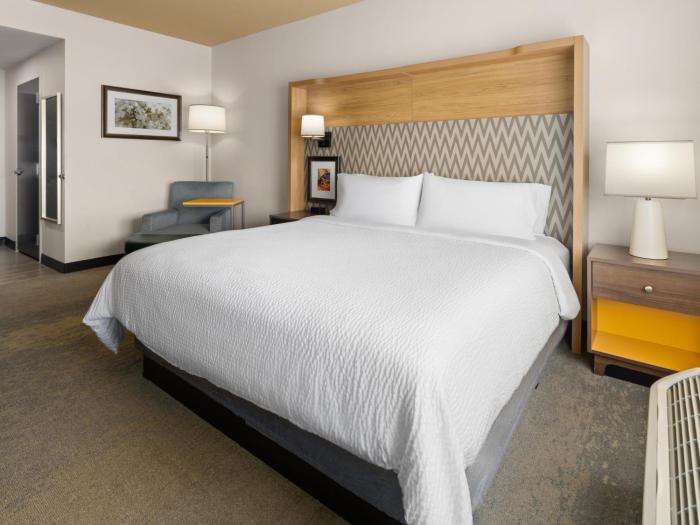 holiday inn and suites savannah airport pooler