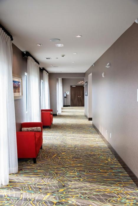 holiday inn and suites savannah airport pooler