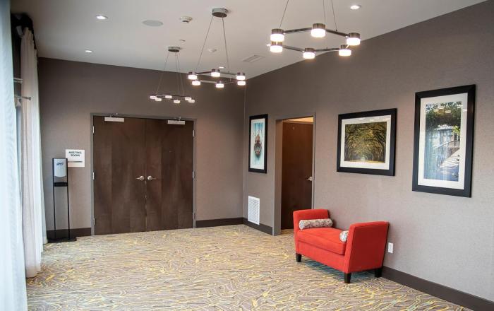 holiday inn and suites savannah airport pooler