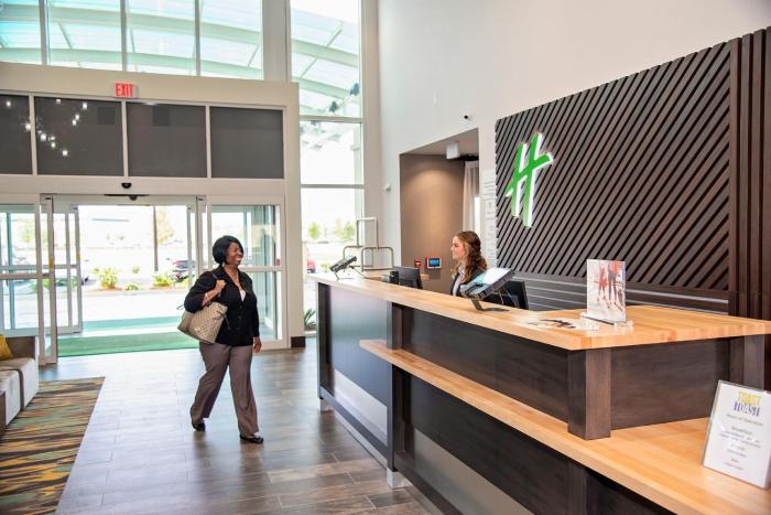 holiday inn and suites savannah airport pooler