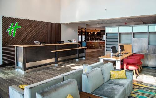 holiday inn and suites savannah airport pooler