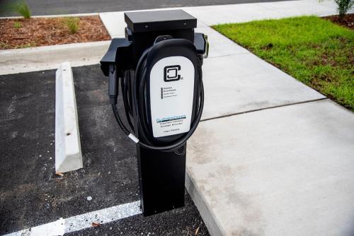 holiday inn and suites savannah airport pooler