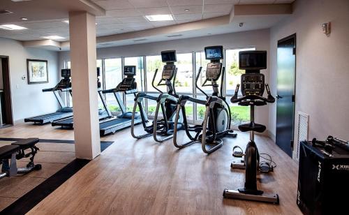 holiday inn and suites savannah airport pooler