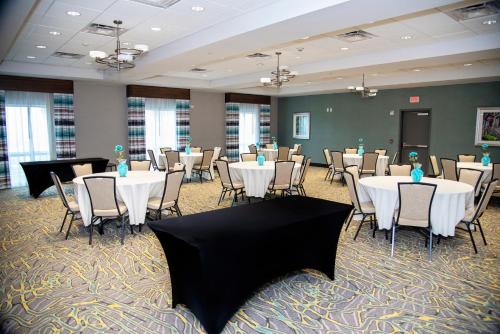 holiday inn and suites savannah airport pooler