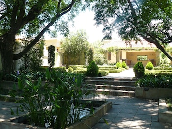 the moon and sixpence garden guest house