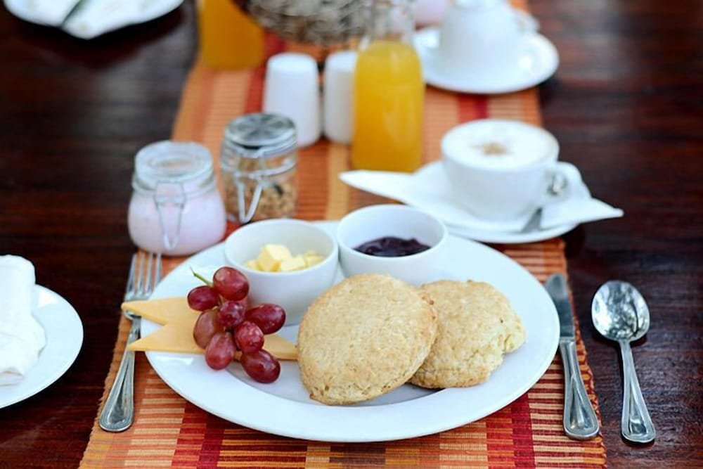 the moon and sixpence garden guest house