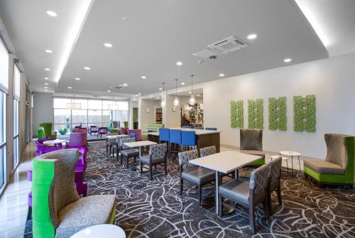 la quinta inn suites by wyndham mobile