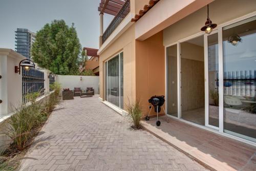 j5 villas holiday homes barsha gardens