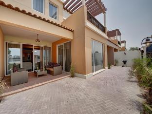 j5 villas holiday homes barsha gardens