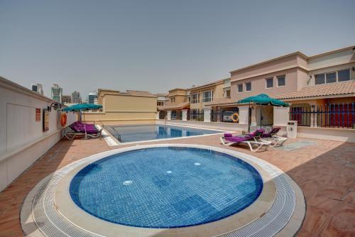 j5 villas holiday homes barsha gardens