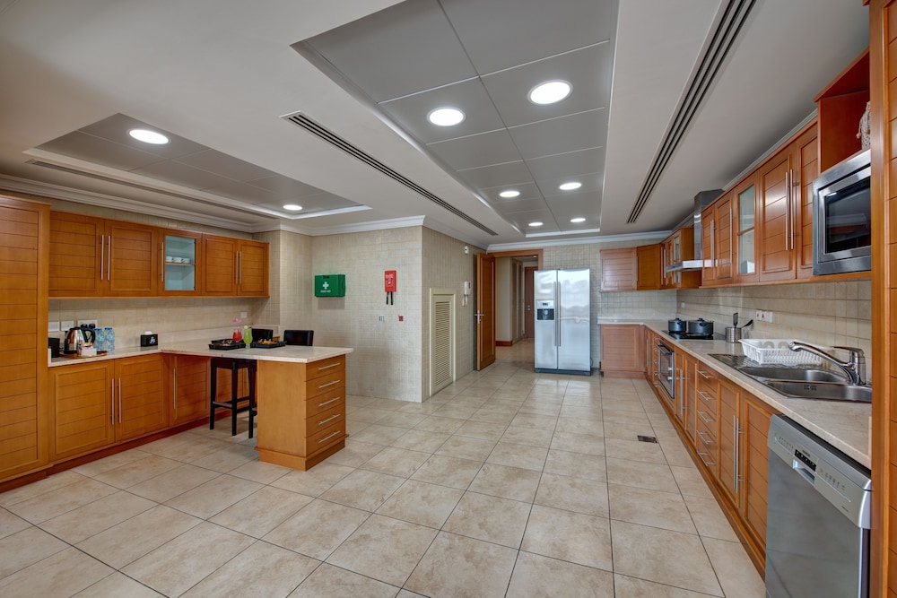 j5 villas holiday homes barsha gardens