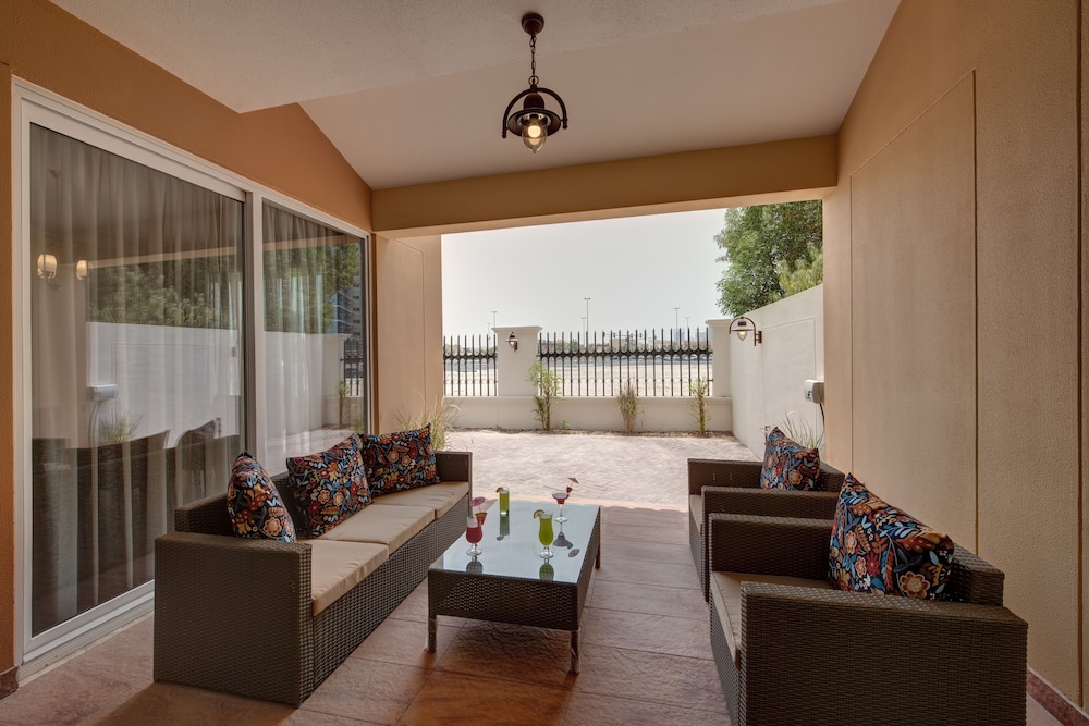 j5 villas holiday homes barsha gardens