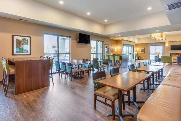 comfort suites burlington near i 5