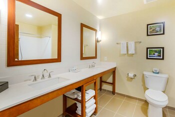 comfort suites burlington near i 5